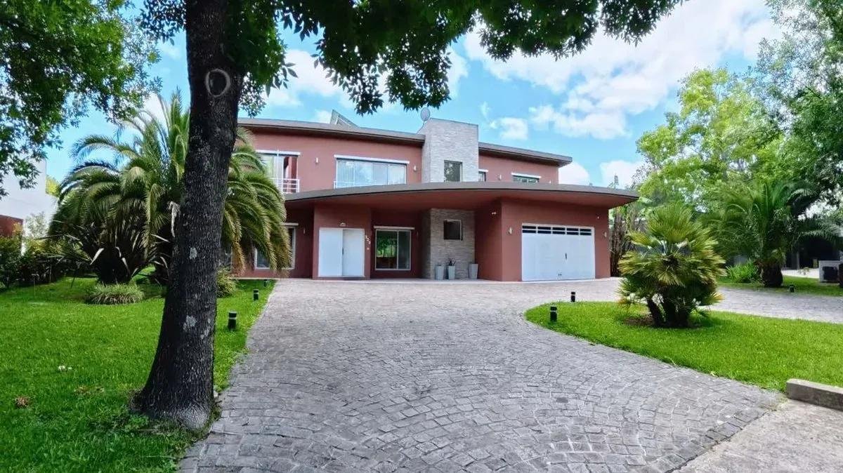 Casa en Venta Miralagos 5 ambientes