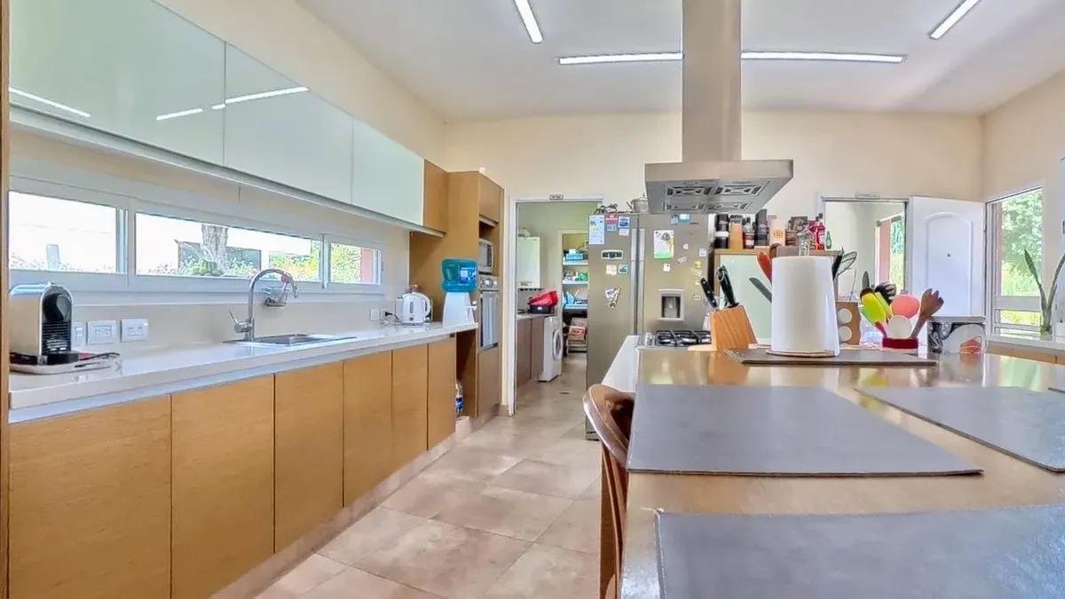 Casa en Venta Miralagos 5 ambientes