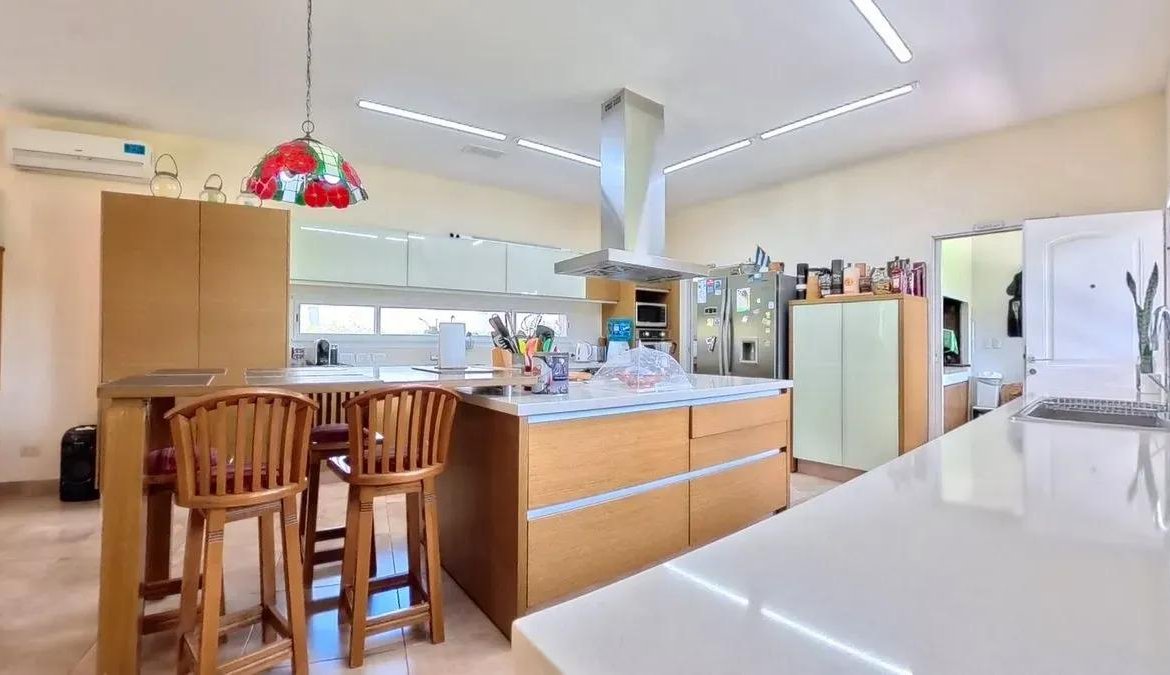 Casa en Venta Miralagos 5 ambientes