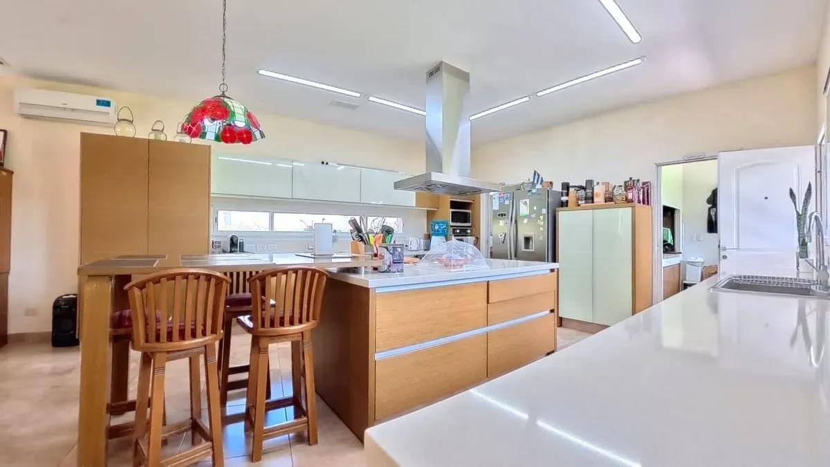 Casa en Venta Miralagos 5 ambientes