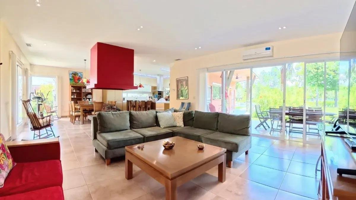Casa en Venta Miralagos 5 ambientes
