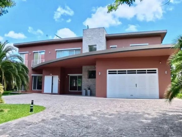Casa en Venta Miralagos 5 ambientes