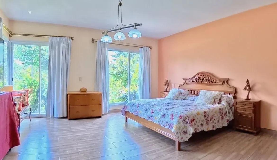 Casa en Venta Miralagos 5 ambientes