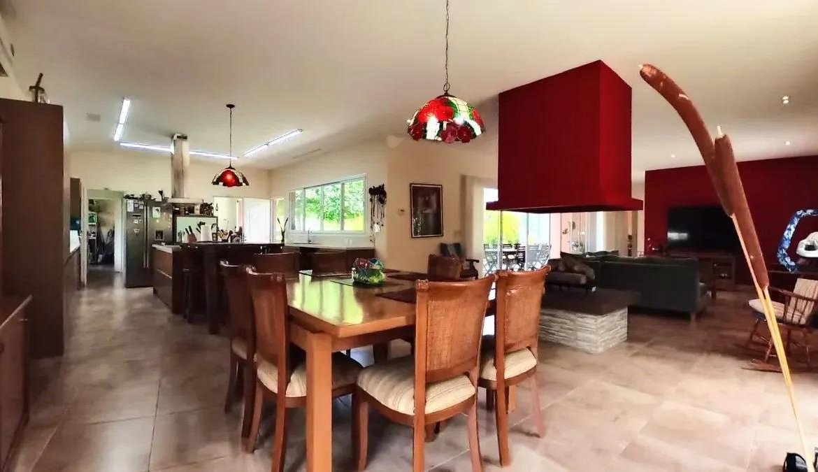 Casa en Venta Miralagos 5 ambientes