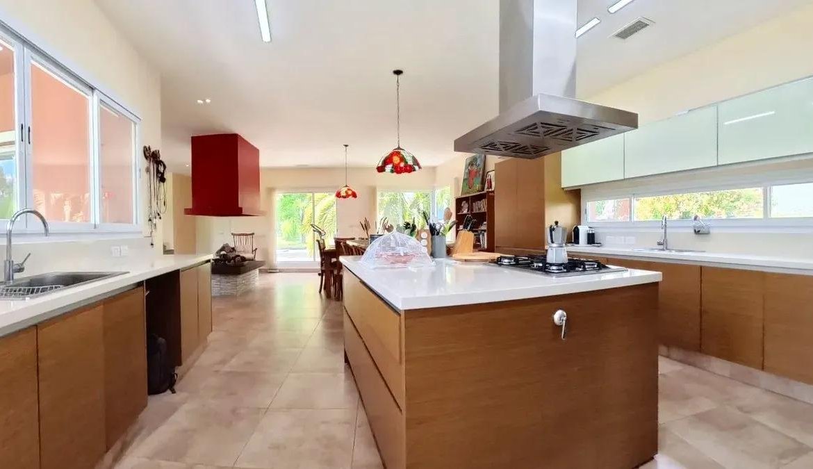 Casa en Venta Miralagos 5 ambientes