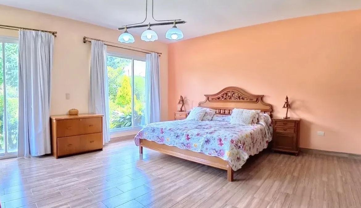 Casa en Venta Miralagos 5 ambientes