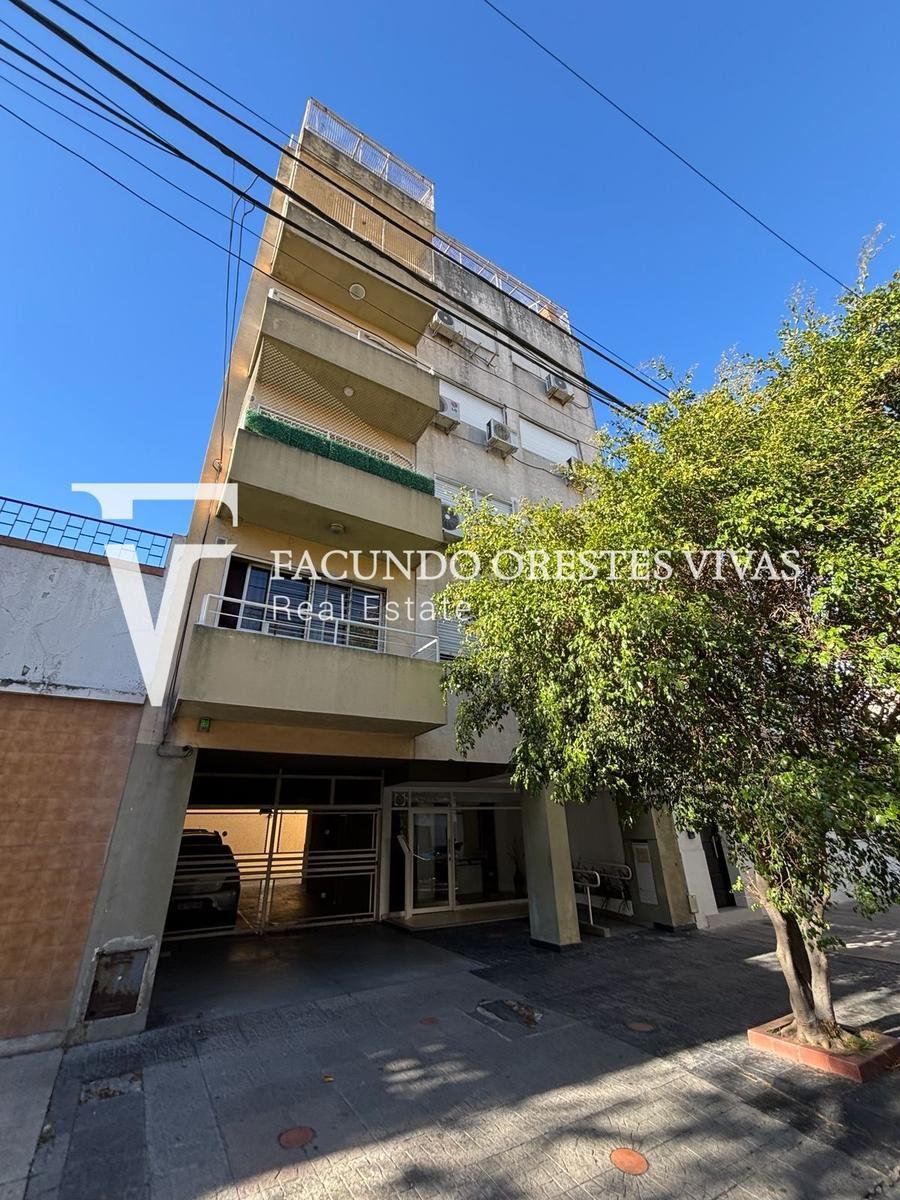 VENTA-SEMI PISO-CUATRO AMBIENTES-DORMITORIO EN SUITE-VELEZ SARFIELD