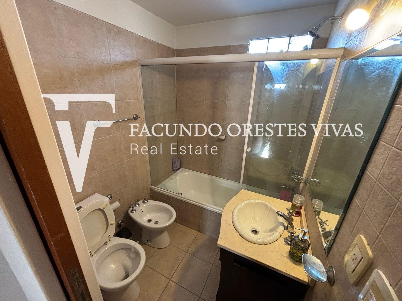 VENTA-SEMI PISO-CUATRO AMBIENTES-DORMITORIO EN SUITE-VELEZ SARFIELD