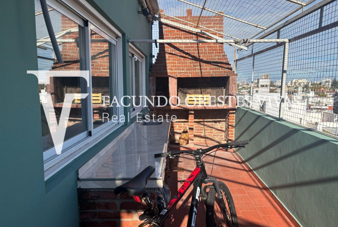 VENTA-SEMI PISO-CUATRO AMBIENTES-DORMITORIO EN SUITE-VELEZ SARFIELD