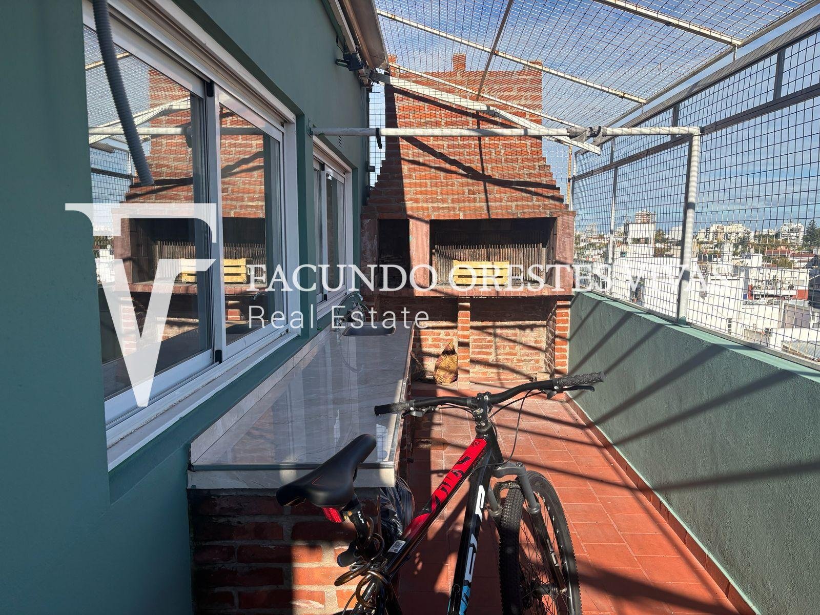 VENTA-SEMI PISO-CUATRO AMBIENTES-DORMITORIO EN SUITE-VELEZ SARFIELD