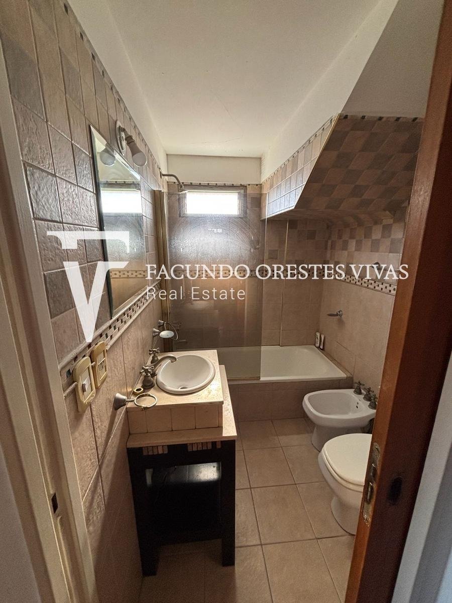 VENTA-SEMI PISO-CUATRO AMBIENTES-DORMITORIO EN SUITE-VELEZ SARFIELD