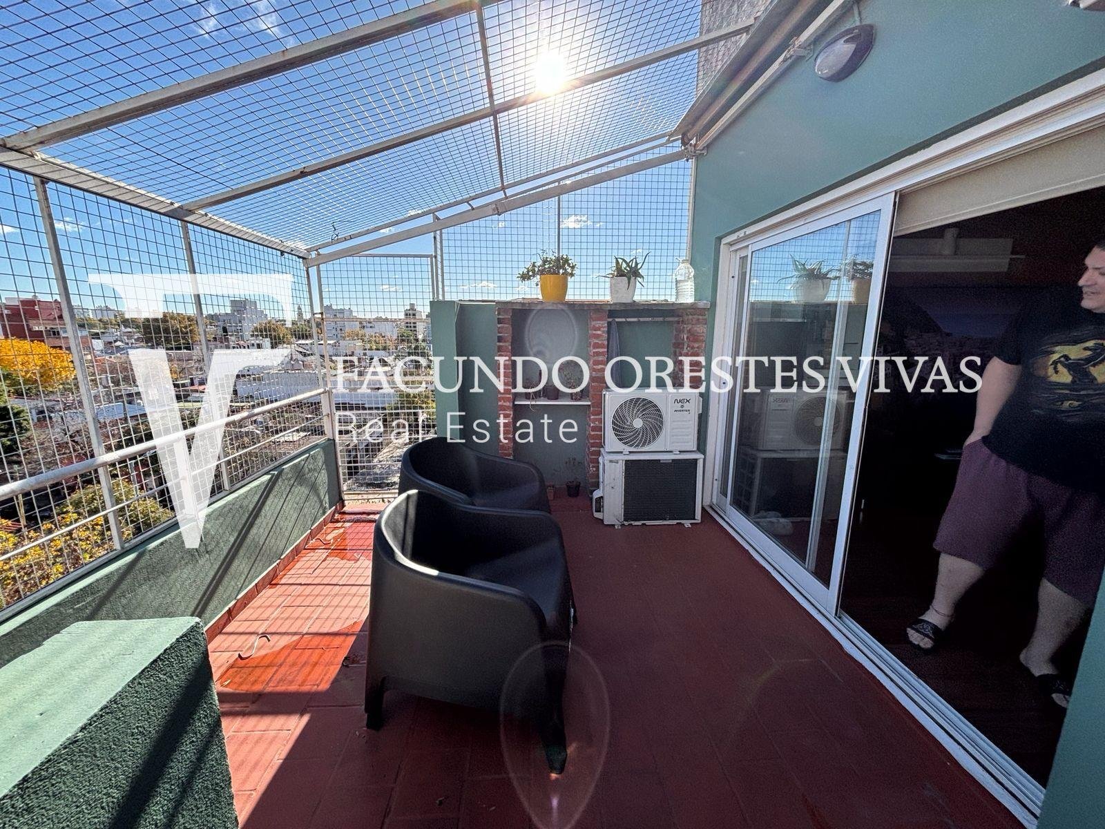 VENTA-SEMI PISO-CUATRO AMBIENTES-DORMITORIO EN SUITE-VELEZ SARFIELD