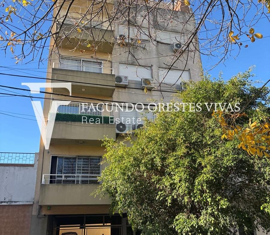VENTA-SEMI PISO-CUATRO AMBIENTES-DORMITORIO EN SUITE-VELEZ SARFIELD