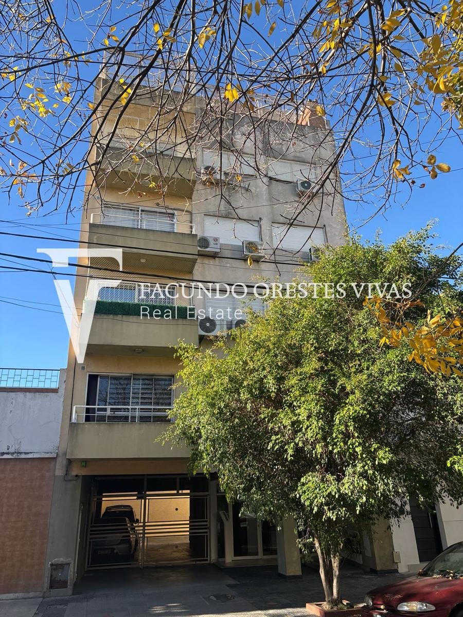 VENTA-SEMI PISO-CUATRO AMBIENTES-DORMITORIO EN SUITE-VELEZ SARFIELD