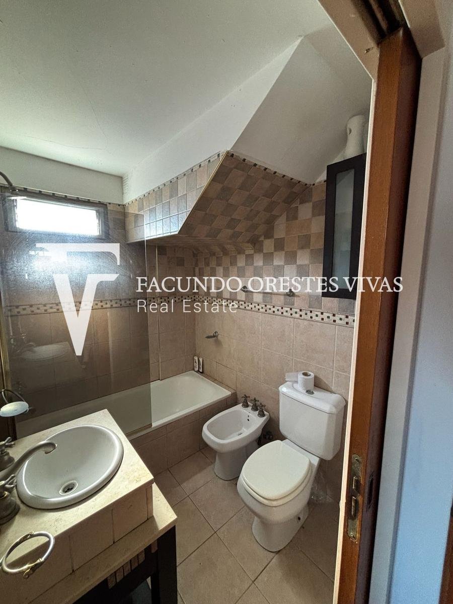 VENTA-SEMI PISO-CUATRO AMBIENTES-DORMITORIO EN SUITE-VELEZ SARFIELD