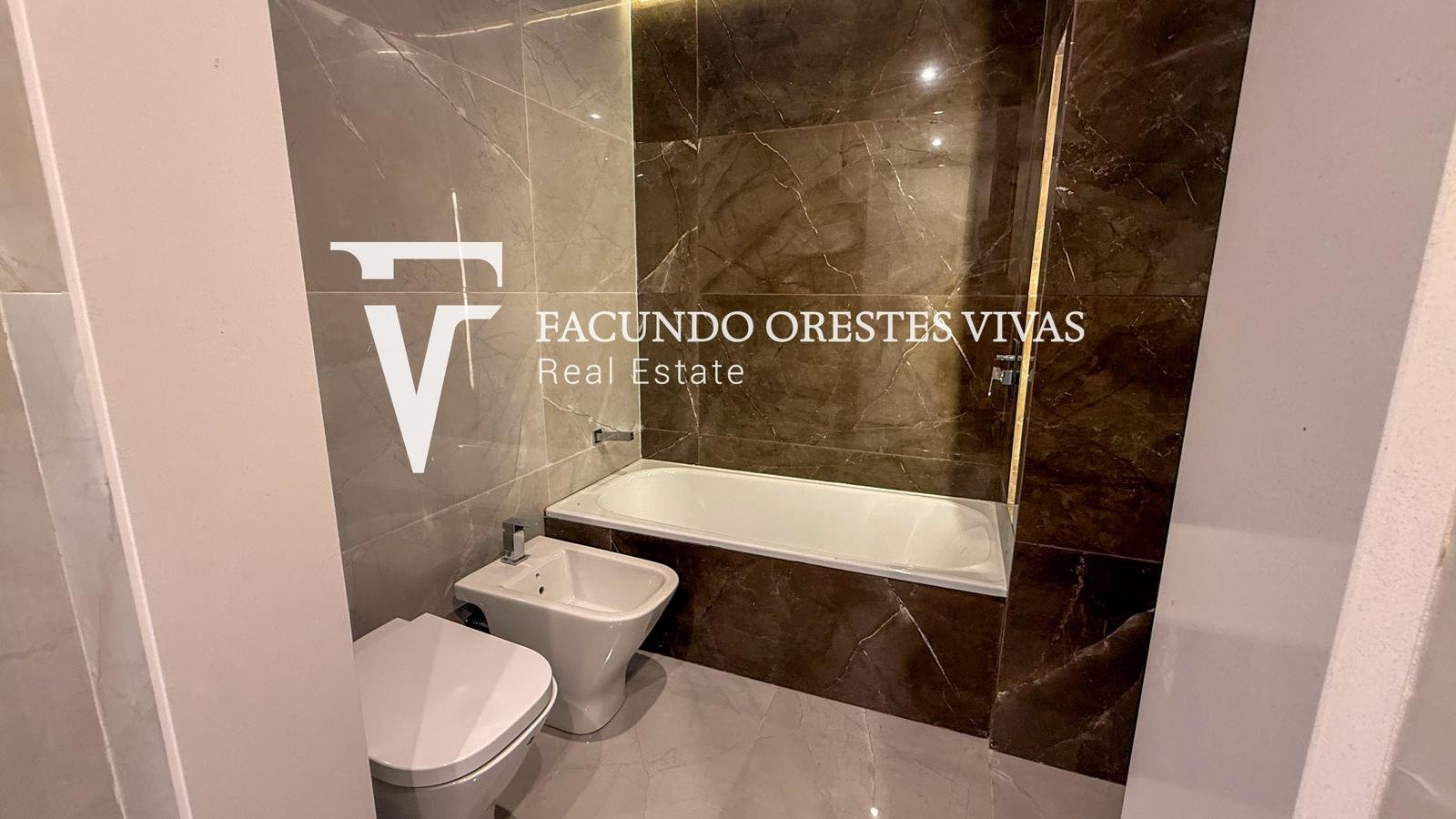VENTA-CUATRO AMBIENTES-CATEGORIA-EXCLUSIVO-BALCON ATERRAZADO-COCHERA-BARRIO NAON