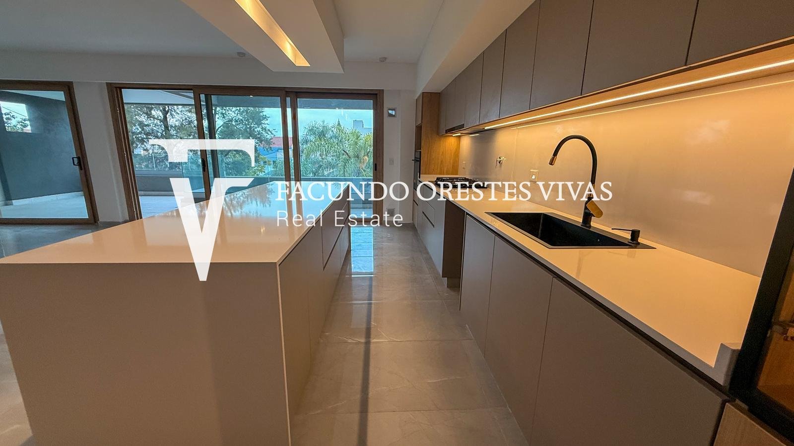 VENTA-CUATRO AMBIENTES-CATEGORIA-EXCLUSIVO-BALCON ATERRAZADO-COCHERA-BARRIO NAON