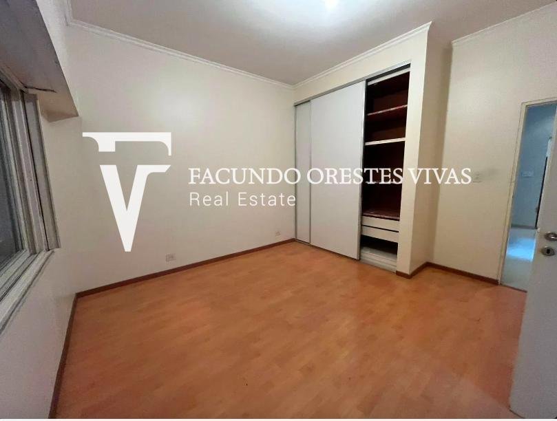 VENTA-CASA- TRES AMBIENTES-JARDIN-COCHERA-LOTE PROPIO-LINIERS