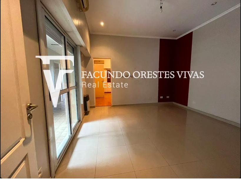 VENTA-CASA- TRES AMBIENTES-JARDIN-COCHERA-LOTE PROPIO-LINIERS
