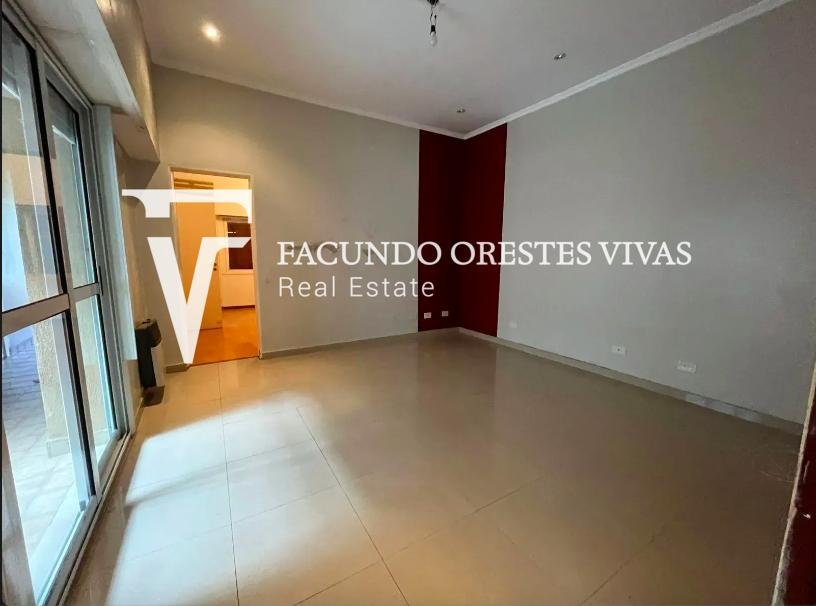 VENTA-CASA- TRES AMBIENTES-JARDIN-COCHERA-LOTE PROPIO-LINIERS