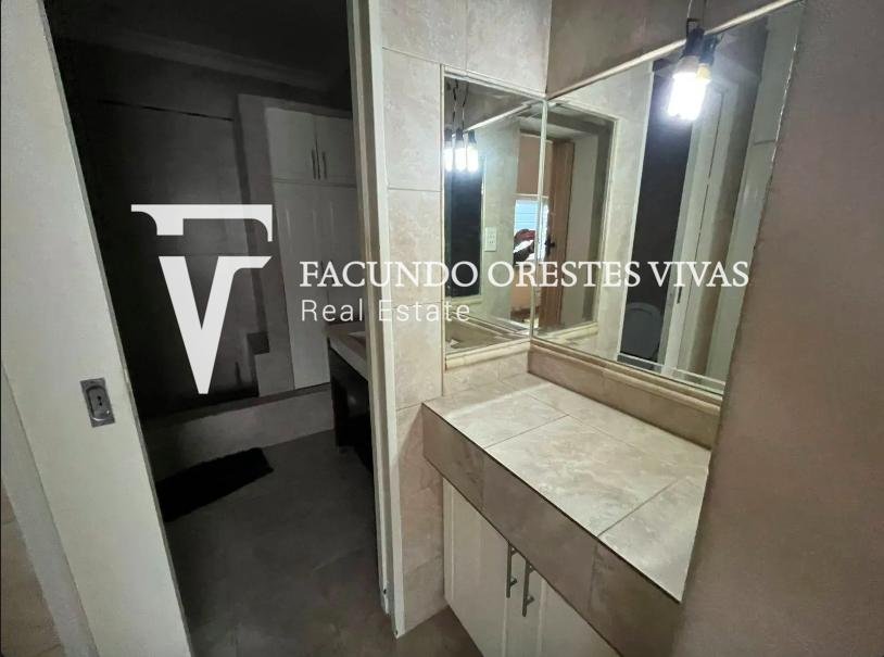 VENTA-CASA- TRES AMBIENTES-JARDIN-COCHERA-LOTE PROPIO-LINIERS
