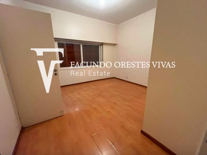 VENTA-CASA- TRES AMBIENTES-JARDIN-COCHERA-LOTE PROPIO-LINIERS