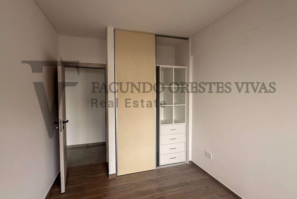 VENTA – DEPARTAMENTO – TRES AMBIENTES – MATADEROS – BALCON