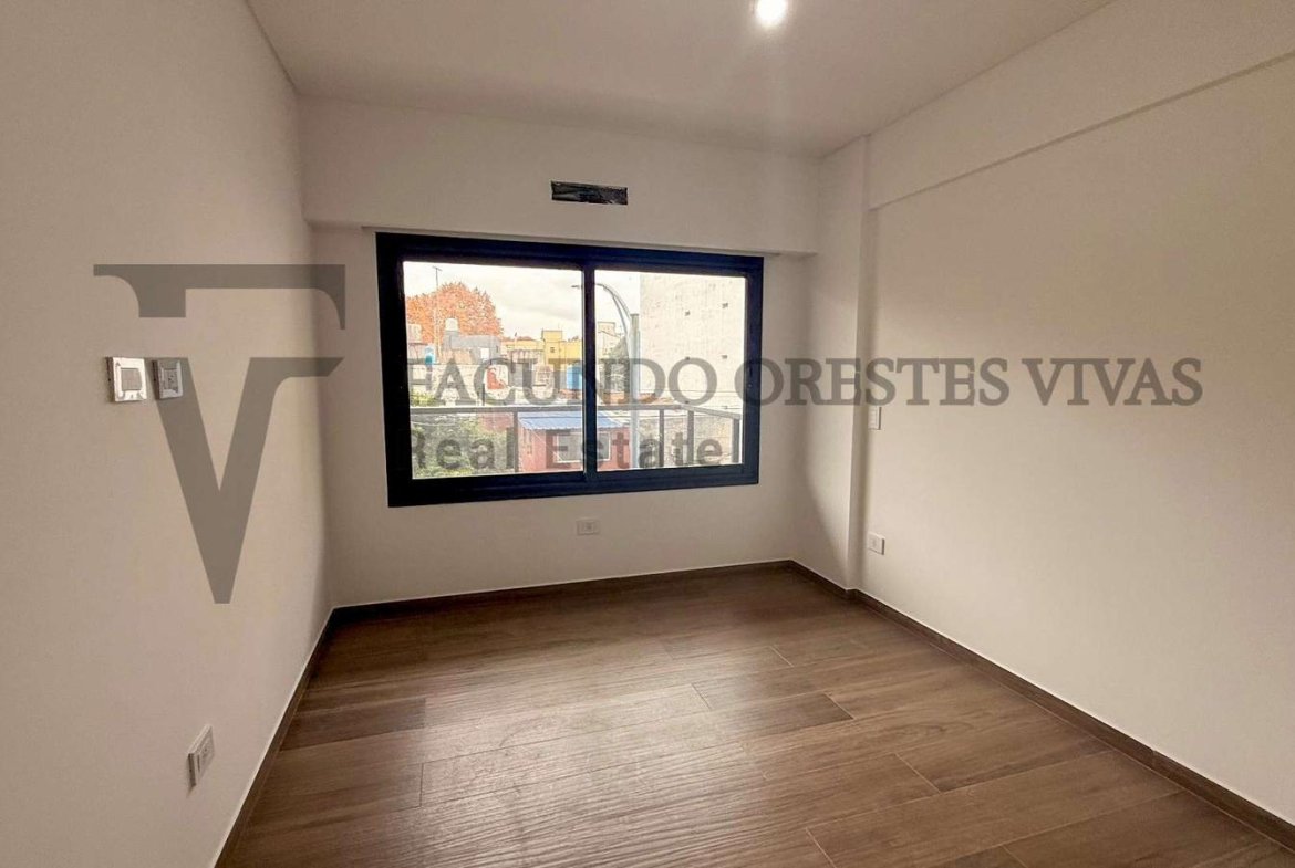 VENTA – DEPARTAMENTO – TRES AMBIENTES – MATADEROS – BALCON