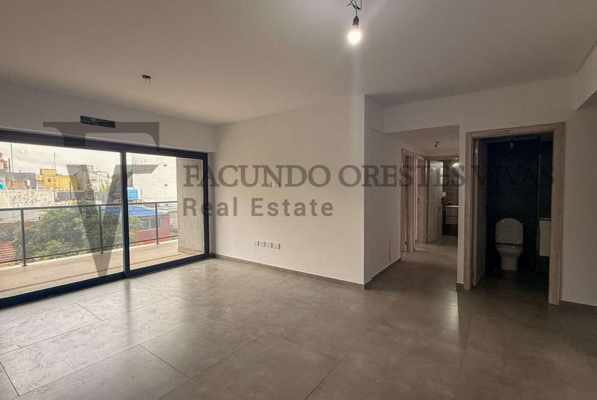 VENTA – DEPARTAMENTO – TRES AMBIENTES – MATADEROS – BALCON