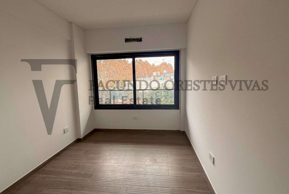 VENTA – DEPARTAMENTO – TRES AMBIENTES – MATADEROS – BALCON
