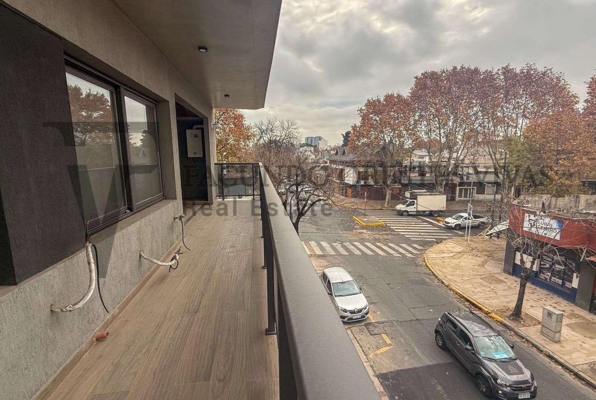 VENTA – DEPARTAMENTO – TRES AMBIENTES – MATADEROS – BALCON
