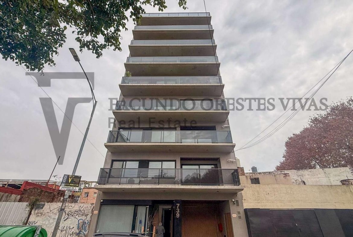 VENTA – DEPARTAMENTO – TRES AMBIENTES – MATADEROS – BALCON