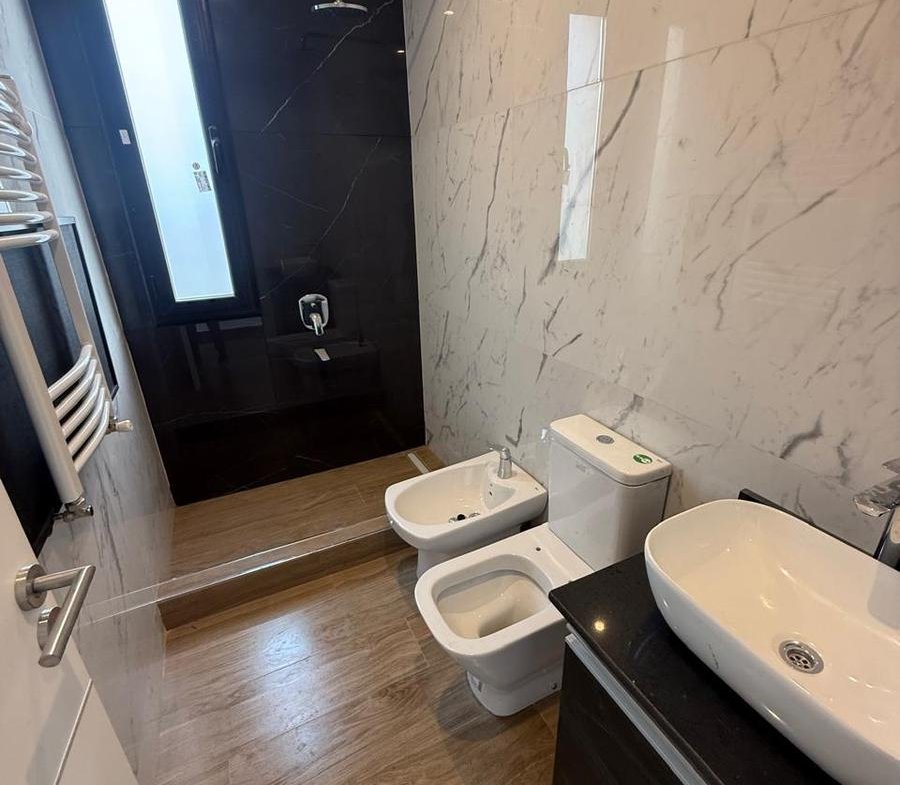 VENTA- CASA- CINCO AMBIENTES-CAYEGORIA-PARRILLA-PILETA-BALCON ATERRAZADO-LAGOS DE CANNING-