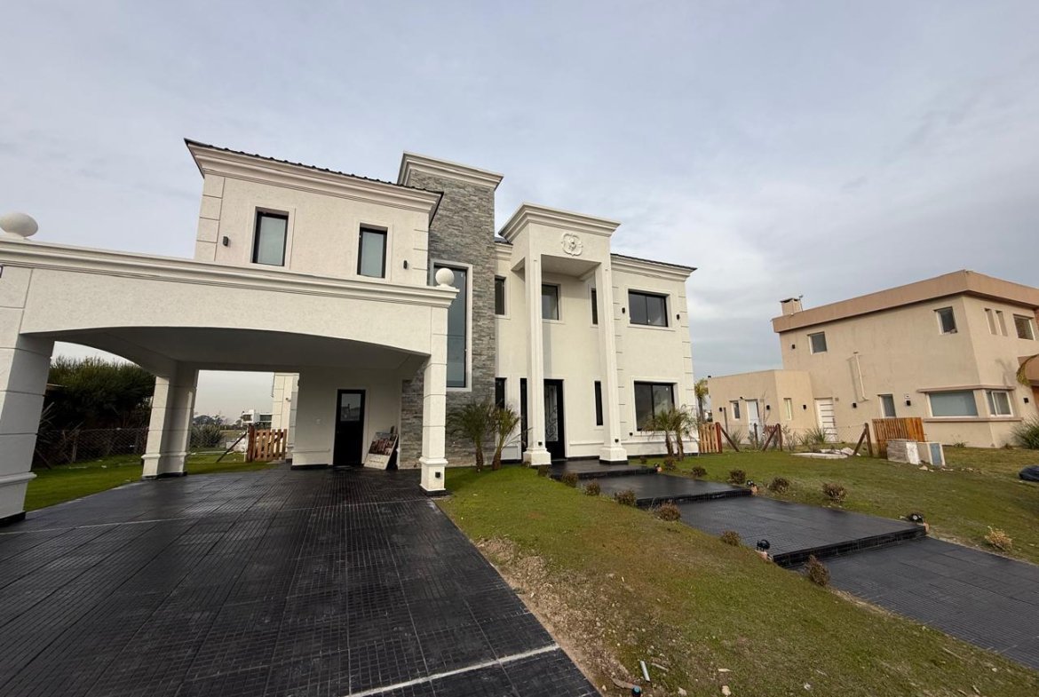 VENTA- CASA- CINCO AMBIENTES-CAYEGORIA-PARRILLA-PILETA-BALCON ATERRAZADO-LAGOS DE CANNING-