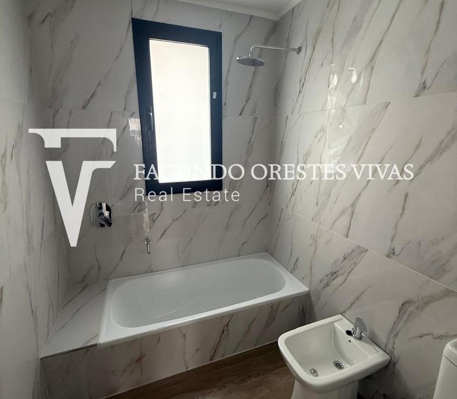 VENTA- CASA- CINCO AMBIENTES-CAYEGORIA-PARRILLA-PILETA-BALCON ATERRAZADO-LAGOS DE CANNING-