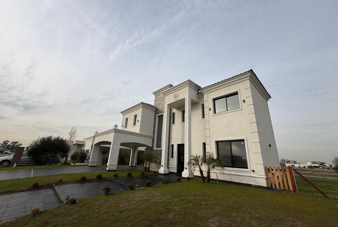 VENTA- CASA- CINCO AMBIENTES-CAYEGORIA-PARRILLA-PILETA-BALCON ATERRAZADO-LAGOS DE CANNING-