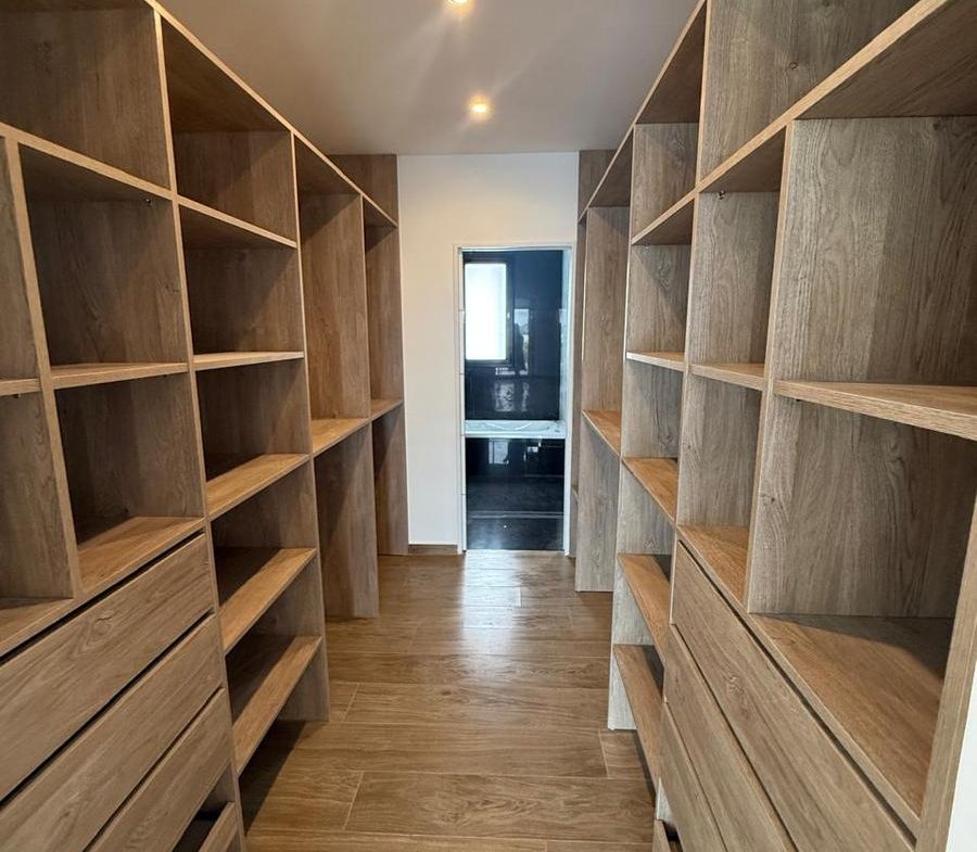 VENTA- CASA- CINCO AMBIENTES-CAYEGORIA-PARRILLA-PILETA-BALCON ATERRAZADO-LAGOS DE CANNING-