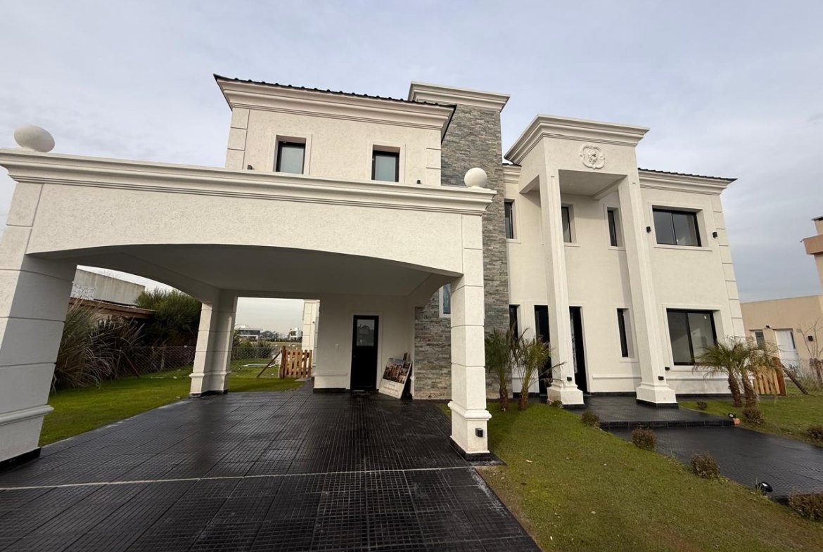 VENTA- CASA- CINCO AMBIENTES-CAYEGORIA-PARRILLA-PILETA-BALCON ATERRAZADO-LAGOS DE CANNING-