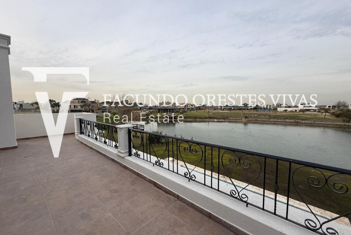 VENTA- CASA- CINCO AMBIENTES-CAYEGORIA-PARRILLA-PILETA-BALCON ATERRAZADO-LAGOS DE CANNING-