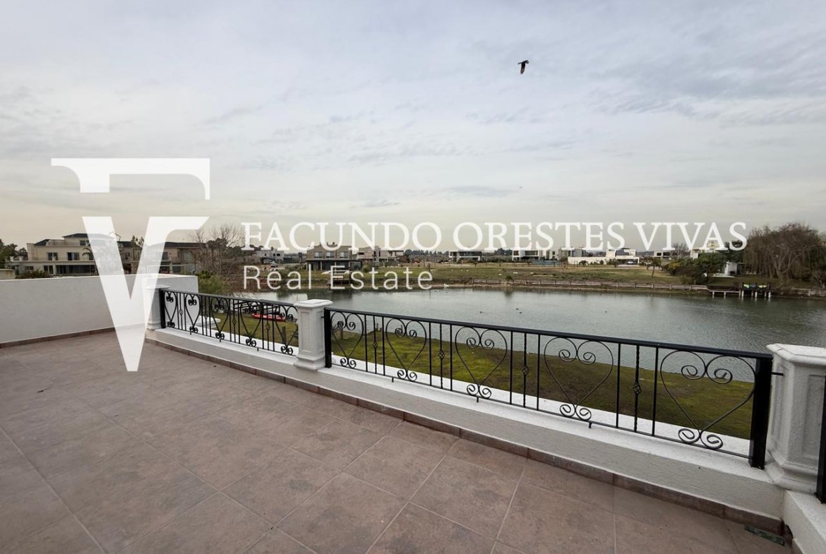 VENTA- CASA- CINCO AMBIENTES-CAYEGORIA-PARRILLA-PILETA-BALCON ATERRAZADO-LAGOS DE CANNING-