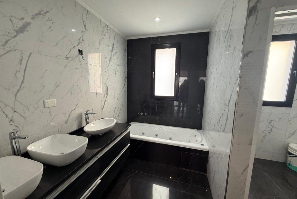 VENTA- CASA- CINCO AMBIENTES-CAYEGORIA-PARRILLA-PILETA-BALCON ATERRAZADO-LAGOS DE CANNING-