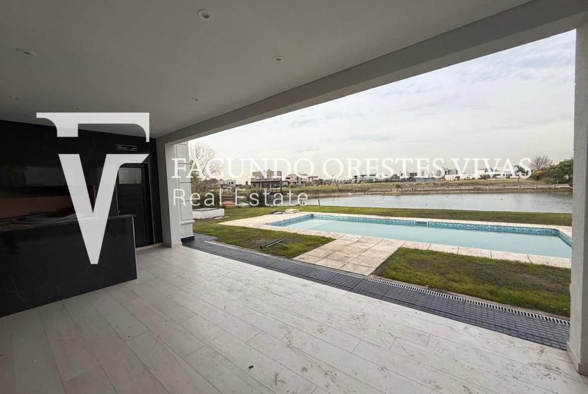 VENTA- CASA- CINCO AMBIENTES-CAYEGORIA-PARRILLA-PILETA-BALCON ATERRAZADO-LAGOS DE CANNING-