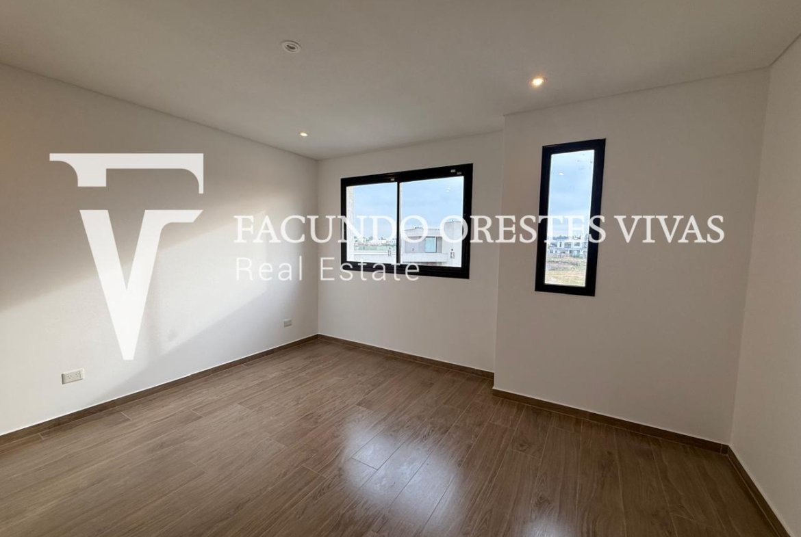 VENTA- CASA- CINCO AMBIENTES-CAYEGORIA-PARRILLA-PILETA-BALCON ATERRAZADO-LAGOS DE CANNING-