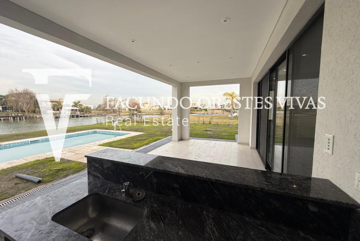 VENTA- CASA- CINCO AMBIENTES-CAYEGORIA-PARRILLA-PILETA-BALCON ATERRAZADO-LAGOS DE CANNING-