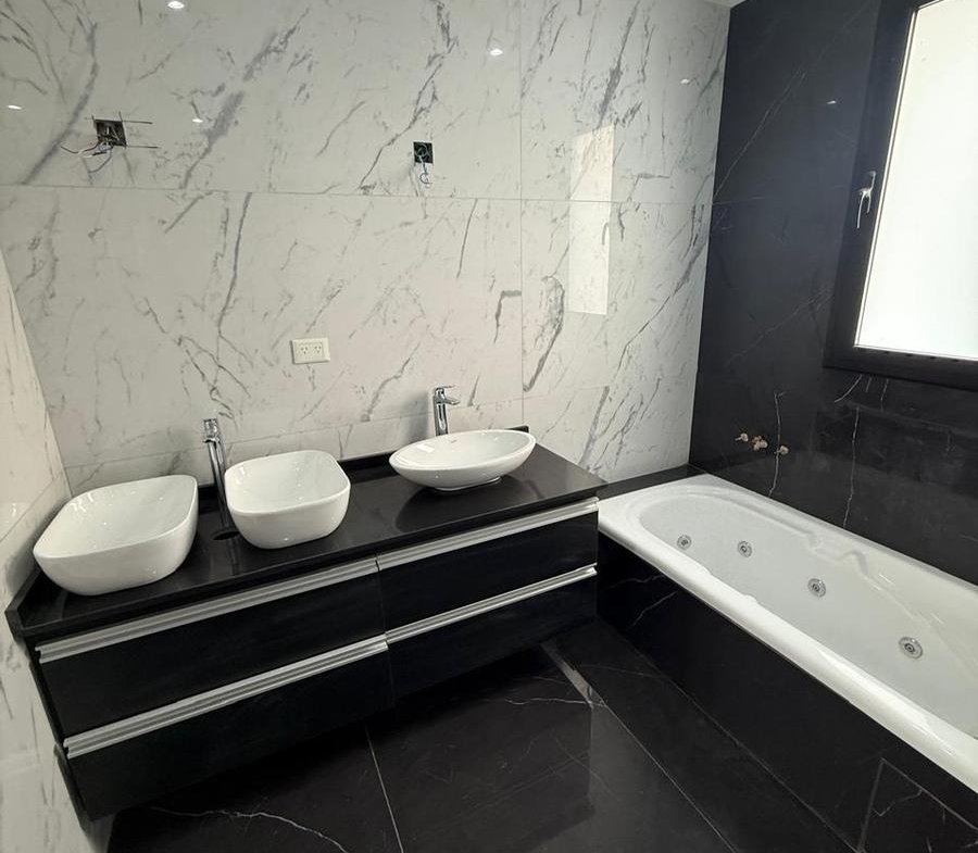VENTA- CASA- CINCO AMBIENTES-CAYEGORIA-PARRILLA-PILETA-BALCON ATERRAZADO-LAGOS DE CANNING-