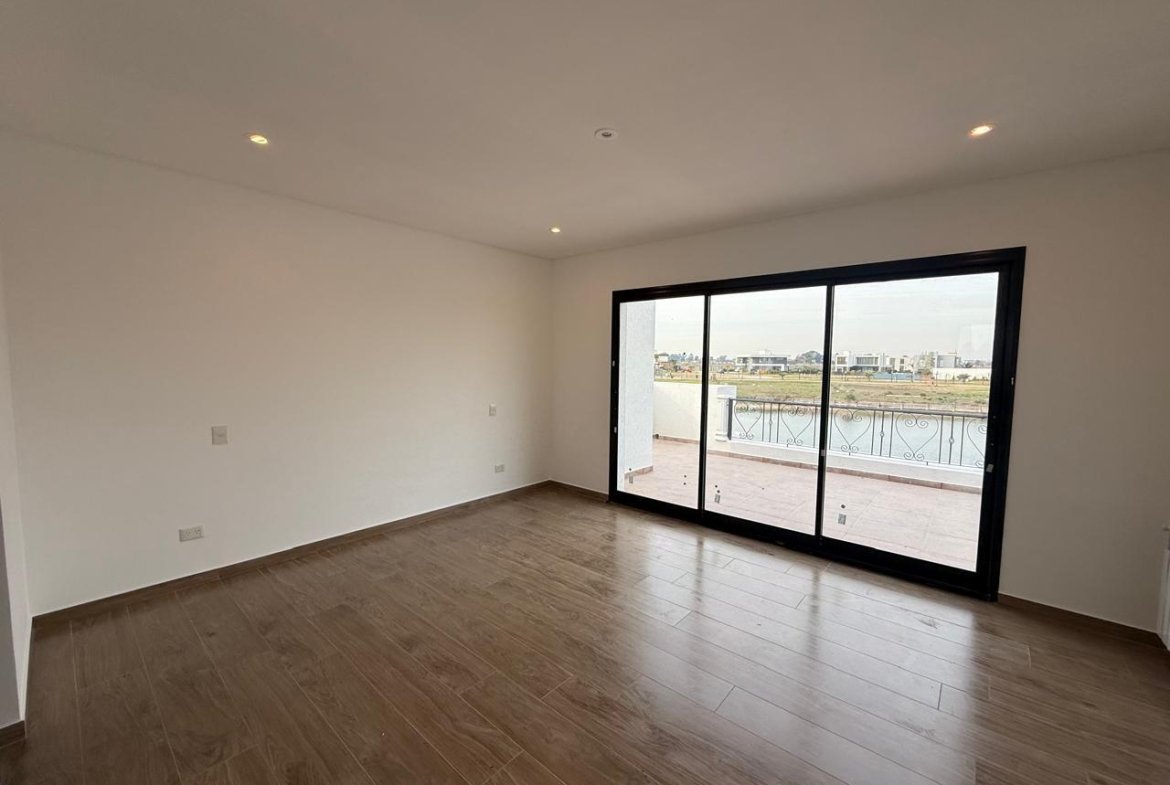 VENTA- CASA- CINCO AMBIENTES-CAYEGORIA-PARRILLA-PILETA-BALCON ATERRAZADO-LAGOS DE CANNING-