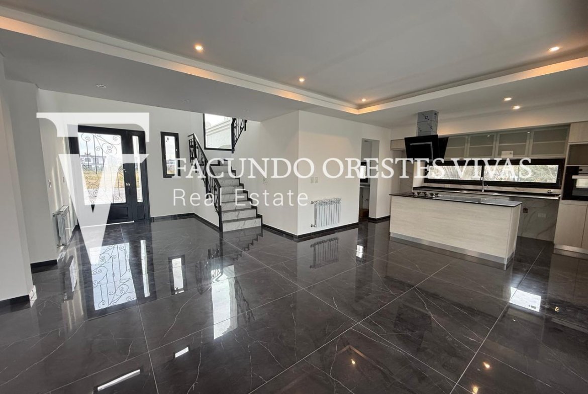 VENTA- CASA- CINCO AMBIENTES-CAYEGORIA-PARRILLA-PILETA-BALCON ATERRAZADO-LAGOS DE CANNING-