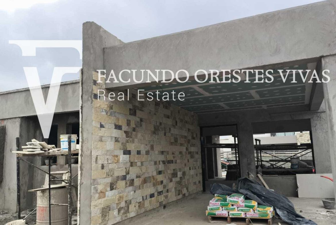 VENTA-CASA- CUATRO AMBIENTES-A ESTRENAR-PERMUTA-FINANCIACION-PISCINA-CANNING CHICO-