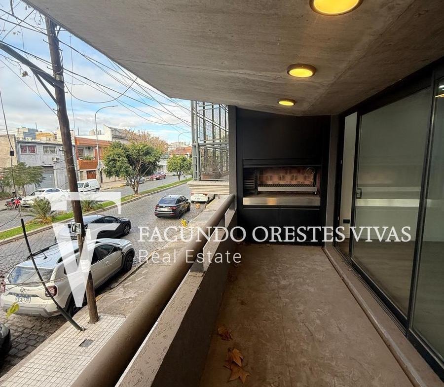 VENTA-DEPARTAMENTO-CUATRO AMBIENTES-PARILLA-BALCON-COCHERA-FRENTE-CATEGORIA-LINIERS