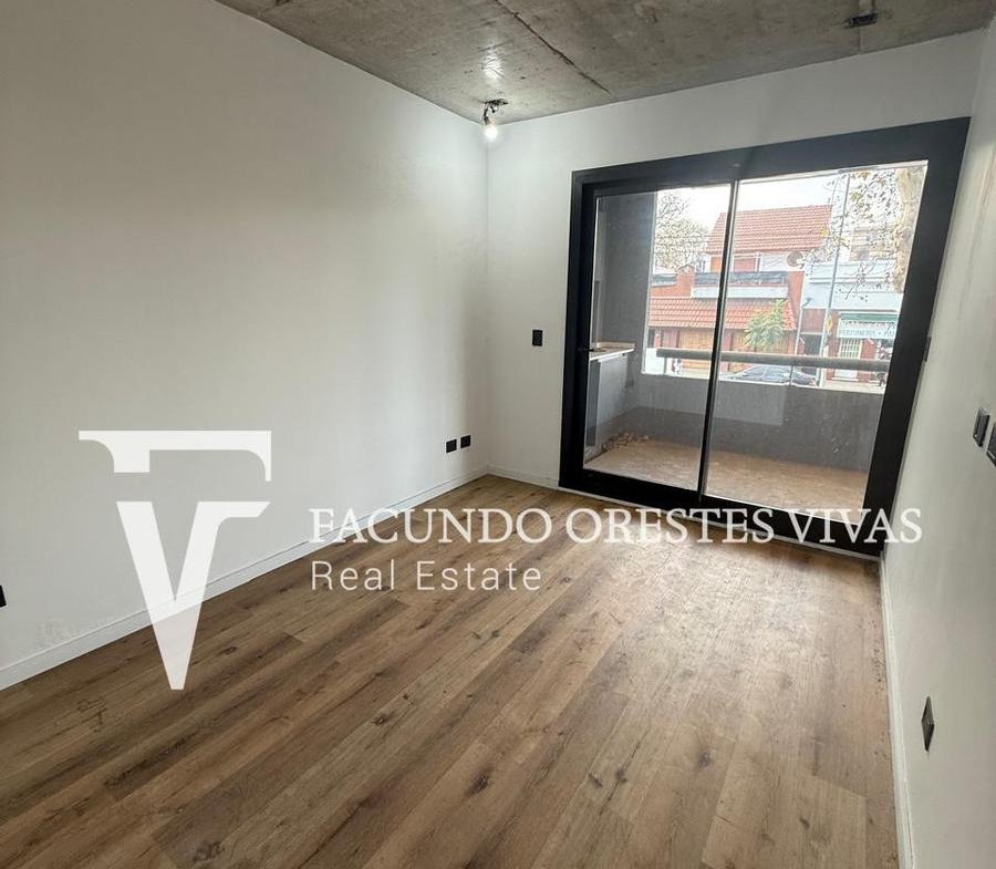 VENTA-DEPARTAMENTO-CUATRO AMBIENTES-PARILLA-BALCON-COCHERA-FRENTE-CATEGORIA-LINIERS